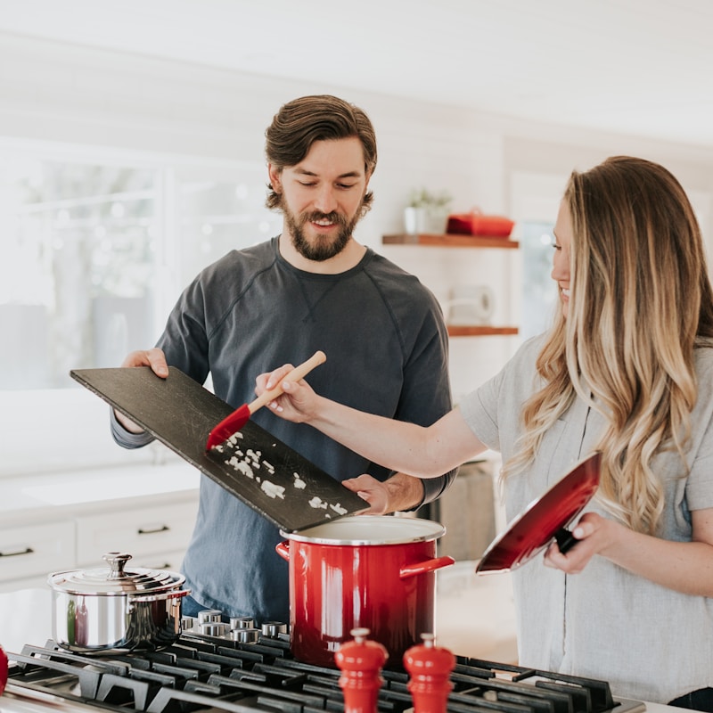 Enamel cast iron Dutch oven — red